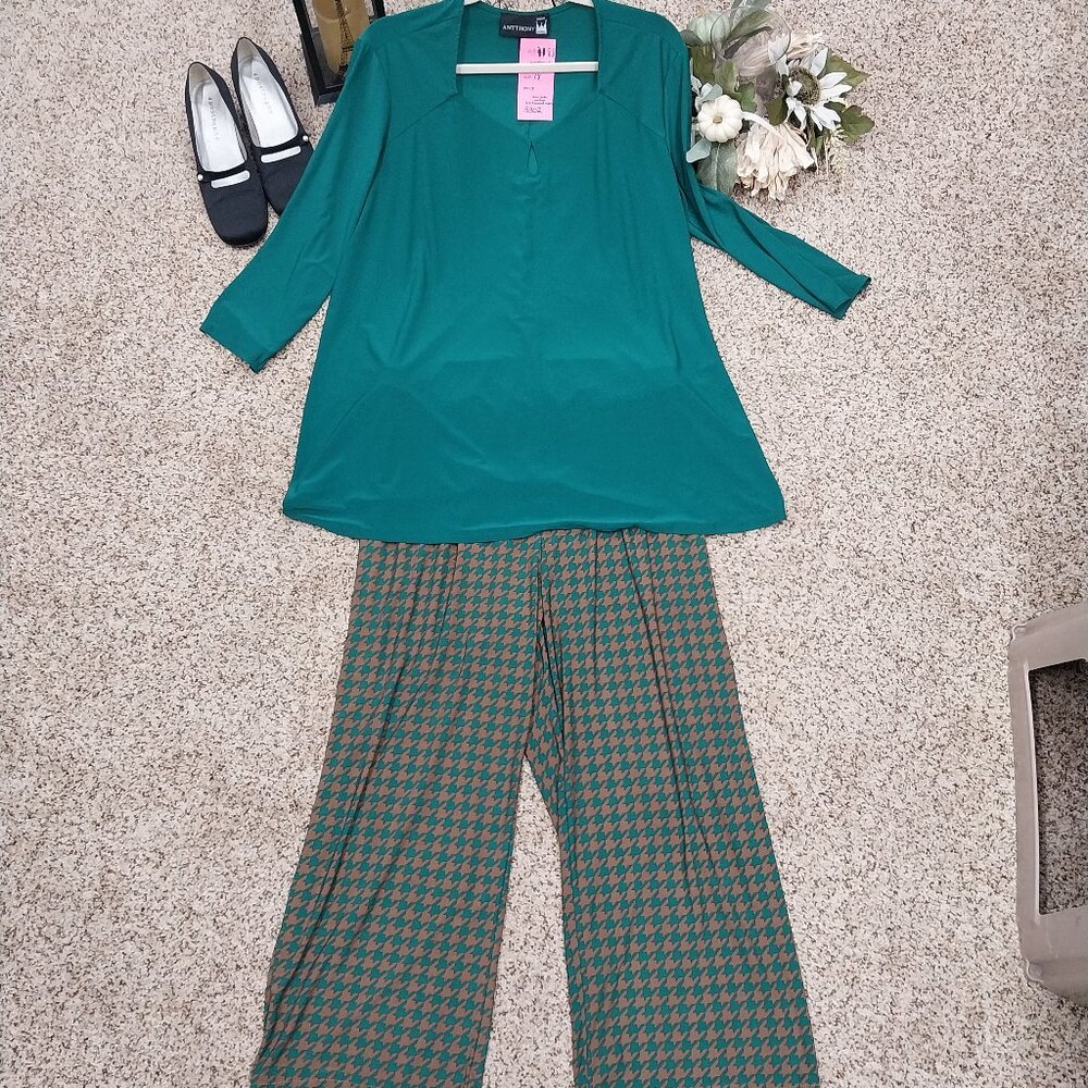 3302 Size 1X Anthony Two Piece Pant Set In Hunter Green and Camel